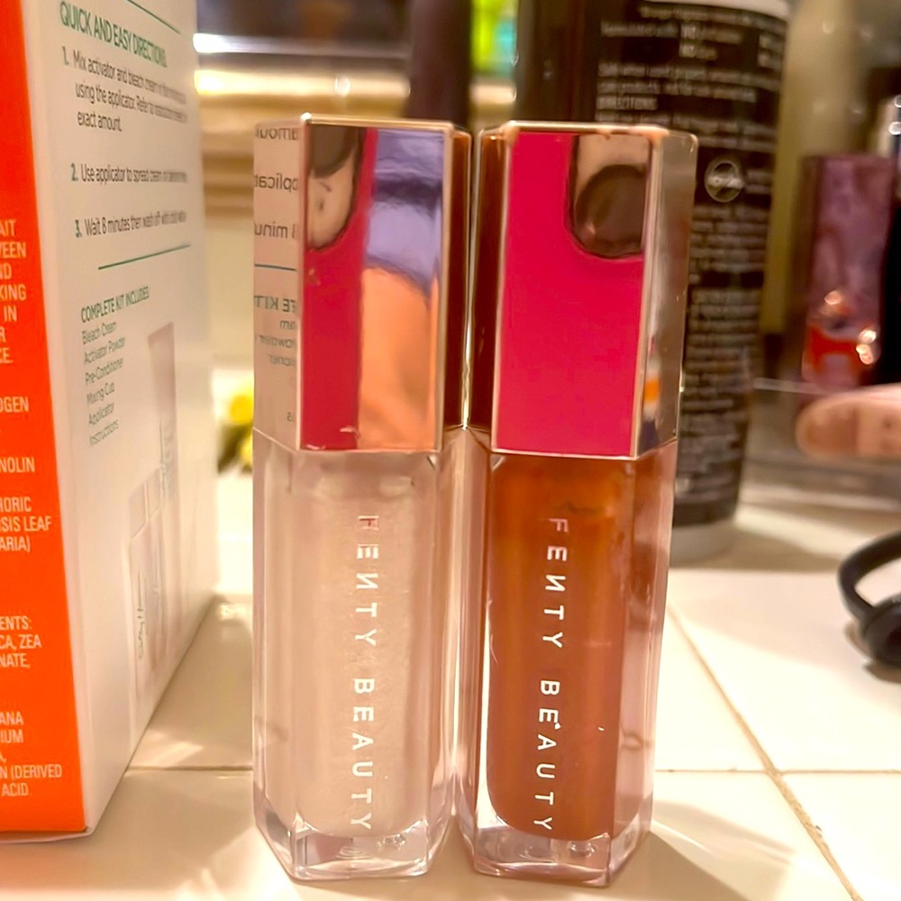 2 FENTY BEAUTY Gloss bomb lipgloss